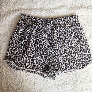 Hollister California Women’s Pull On Cheetah Print Shorts Size Small